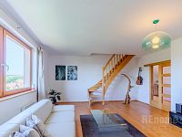 Prodej atypického mezonetového bytu 103 m², Jílové u Prahy, parkovací stání, zahrada - 07 jilove-16.jpg
