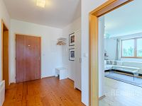 Prodej atypického mezonetového bytu 103 m², Jílové u Prahy, parkovací stání, zahrada - 08 jilove-17.jpg