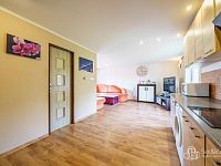 Zrekonstruovaný dvougenerační dům v Dolním Rychnově – 2× 3+1,  byt pro hosty 1+1, 2 garáže. - Foto 11