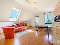 Prodej prostorného půdního bytu v Tašovicích - Foto 2