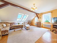 Prodej prostorného půdního bytu v Tašovicích - Foto 8