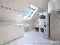 Prodej prostorného půdního bytu v Tašovicích - Foto 12