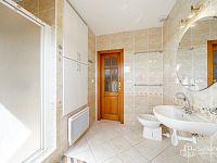 Prodej prostorného půdního bytu v Tašovicích - Foto 17