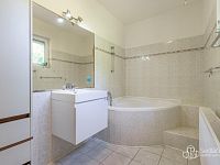 Rodinný dům 4+1 s garážemi  v Sokolově, ul. Slovenská - Foto 24