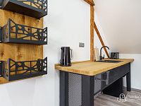 Dům se dvěma bytovými prostory, komerčně využitelným přízemím a užitným suterénem v Krajkové - podkrovní apartmán