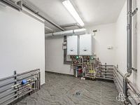 Dům se dvěma bytovými prostory, komerčně využitelným přízemím a užitným suterénem v Krajkové - suterén, technická místnost