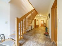 Rodinná vila s velkorysou dispozicí, garáží na tři auta  a pozemkem 4 069 m² – Loket - Foto 7