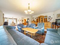 Rodinná vila s velkorysou dispozicí, garáží na tři auta  a pozemkem 4 069 m² – Loket - Foto 10