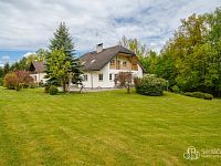 Rodinná vila s velkorysou dispozicí, garáží na tři auta  a pozemkem 4 069 m² – Loket - Foto 2