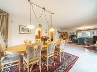 Rodinná vila s velkorysou dispozicí, garáží na tři auta  a pozemkem 4 069 m² – Loket - Foto 5