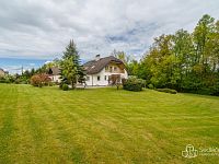 Rodinná vila s velkorysou dispozicí, garáží na tři auta  a pozemkem 4 069 m² – Loket - Foto 26