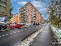 Byt 3+1 s dvěma balkony a unikátním 60m² prostorem navíc .