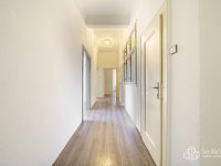 Byt 3+1 s dvěma balkony a unikátním 60m² prostorem navíc . - Foto 2