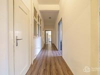 Byt 3+1 s dvěma balkony a unikátním 60m² prostorem navíc . - Foto 3