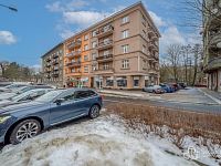 Byt 3+1 s dvěma balkony a unikátním 60m² prostorem navíc .