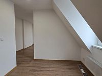 Pronájem podkrovního bytu 1+kk 31m2, centrum Sokolova.  - Foto 4