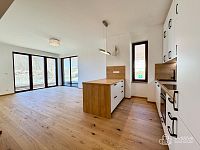 Pronájem bytu 2+kk s balkonem a garáží, Na Vyhlídce – Karlovy Vary - Foto 4