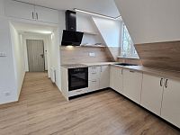 Pronájem podkrovního bytu 1+kk 36m2, centrum Sokolova. 
