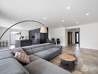 Prostorná novostavba 4+kk se zahradou v Šabině – moderní bydlení jen 5 minut od dálnice D6 - Foto 10