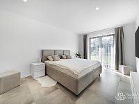Prostorná novostavba 4+kk se zahradou v Šabině – moderní bydlení jen 5 minut od dálnice D6 - Foto 18