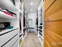 Prostorná novostavba 4+kk se zahradou v Šabině – moderní bydlení jen 5 minut od dálnice D6 - Foto 19