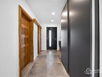 Prostorná novostavba 4+kk se zahradou v Šabině – moderní bydlení jen 5 minut od dálnice D6 - Foto 24