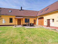 Rodinný dům ve stylu venkovské usedlosti | 9 287 m² pozemků, stodola a potenciál dalšího rozvoje - Foto 7
