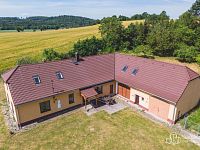 Rodinný dům ve stylu venkovské usedlosti | 9 287 m² pozemků, stodola a potenciál dalšího rozvoje - Foto 8