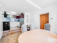 Rodinný dům ve stylu venkovské usedlosti | 9 287 m² pozemků, stodola a potenciál dalšího rozvoje - Foto 11
