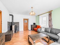 Rodinný dům ve stylu venkovské usedlosti | 9 287 m² pozemků, stodola a potenciál dalšího rozvoje - Foto 13