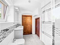 Rodinný dům ve stylu venkovské usedlosti | 9 287 m² pozemků, stodola a potenciál dalšího rozvoje - Foto 15