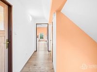Rodinný dům ve stylu venkovské usedlosti | 9 287 m² pozemků, stodola a potenciál dalšího rozvoje - Foto 26