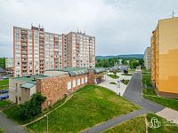 Byt 1+1 v Sokolově | Připraven ke kompletní rekonstrukci | 6. NP s výtahem - Foto 12