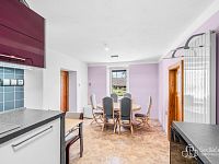 Rodinný dům ve stylu venkovské usedlosti | 9 287 m² pozemků, stodola a potenciál dalšího rozvoje - Foto 12