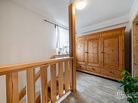 Krajní řadový rodinný dům se zahradou, garáží  – Březová u Sokolova - Foto 13