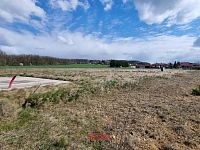 Soubor stavebních pozemků v obci Bechov - 20230405_111250.jpg
