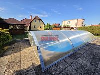 Rodinný dům 4+kk se zahradou v obci Ledce – klidné bydlení kousek od přírody - bazén