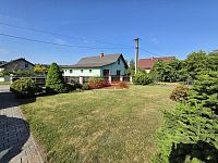 Rodinný dům 4+kk se zahradou v obci Ledce – klidné bydlení kousek od přírody - zahrada