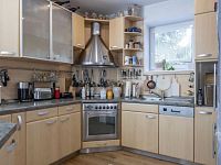 Rodinný dům 6+kk Bělá pod Bezdězem - 1NP kuchyň 2.jpg