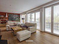 Rodinný dům 6+kk Bělá pod Bezdězem - 1NP obývací pokoj 1.jpg