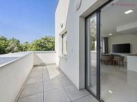 Prodej bytu 3+kk s terasou 90m2 a parkováním u domu, Praha Zbraslav - 12.jpg