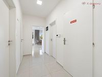 Prodej bytu 3+kk s terasou 90m2 a parkováním u domu, Praha Zbraslav - 17.jpg