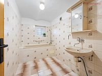 Prodej RD 5+2 v obci Kunovice s dvorkem a zahradou, okr. Uherské Hradiště - 09.jpg