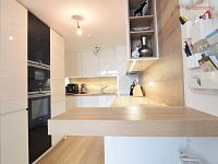 Pronájem  rodinného domu 4+KK, 160 m2 s garáží  a zahradou, Brno - Jundrov - 11.JPG