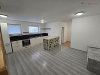 Prodej rodinného domu v Domaželicích - 20260206_123000.jpg