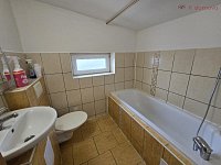 Prodej rodinného domu v Domaželicích - 20260206_123121.jpg