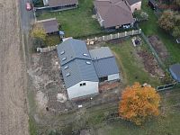 Prodej novostavby rodinného domu 5+kk se zahradou – Tršice, k.ú. Přestavlky - dron-4.jpg