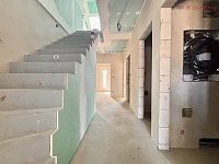 Prodej novostavby rodinného domu 5+kk se zahradou – Tršice, k.ú. Přestavlky - IMG_7679.jpg