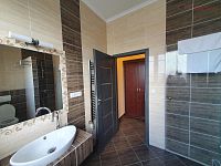 Restaurace s pivovarem a ubytováním, 2458m2,  Držovice, okres Prostějov - 20221006_135039.jpg