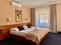 Pronájem Zámeckého hotelu Zlatý orel , okres Hranice - IMG_7953.jpg
